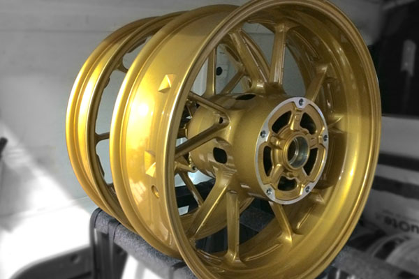Coppia di Cerchi Moto in lega colorati in oro | verniciatura personalizzata